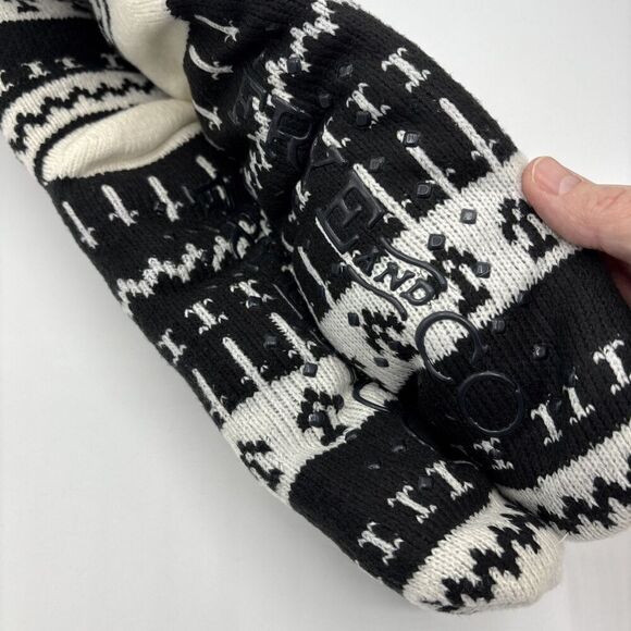 Frye and Co Home Sock Size 5-10 Black White Geometric Cozy Winter Comfort Socks - Picture 3 of 6